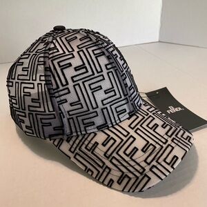 Absolutely gorgeous Baseball Cap ✨🖤🤍